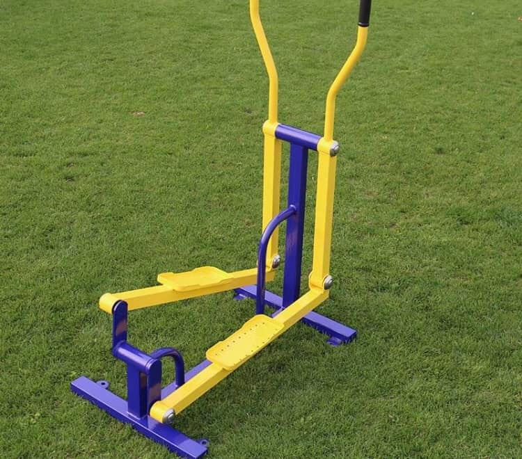 中国の公園に備え付けの健康遊具(器具?)について